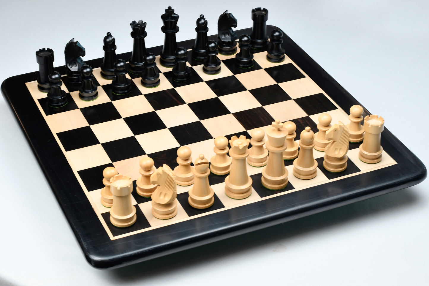 The Championship Series Staunton Chess Pieces in Ebonized Boxwood & Natural Boxwood - 3.75" King