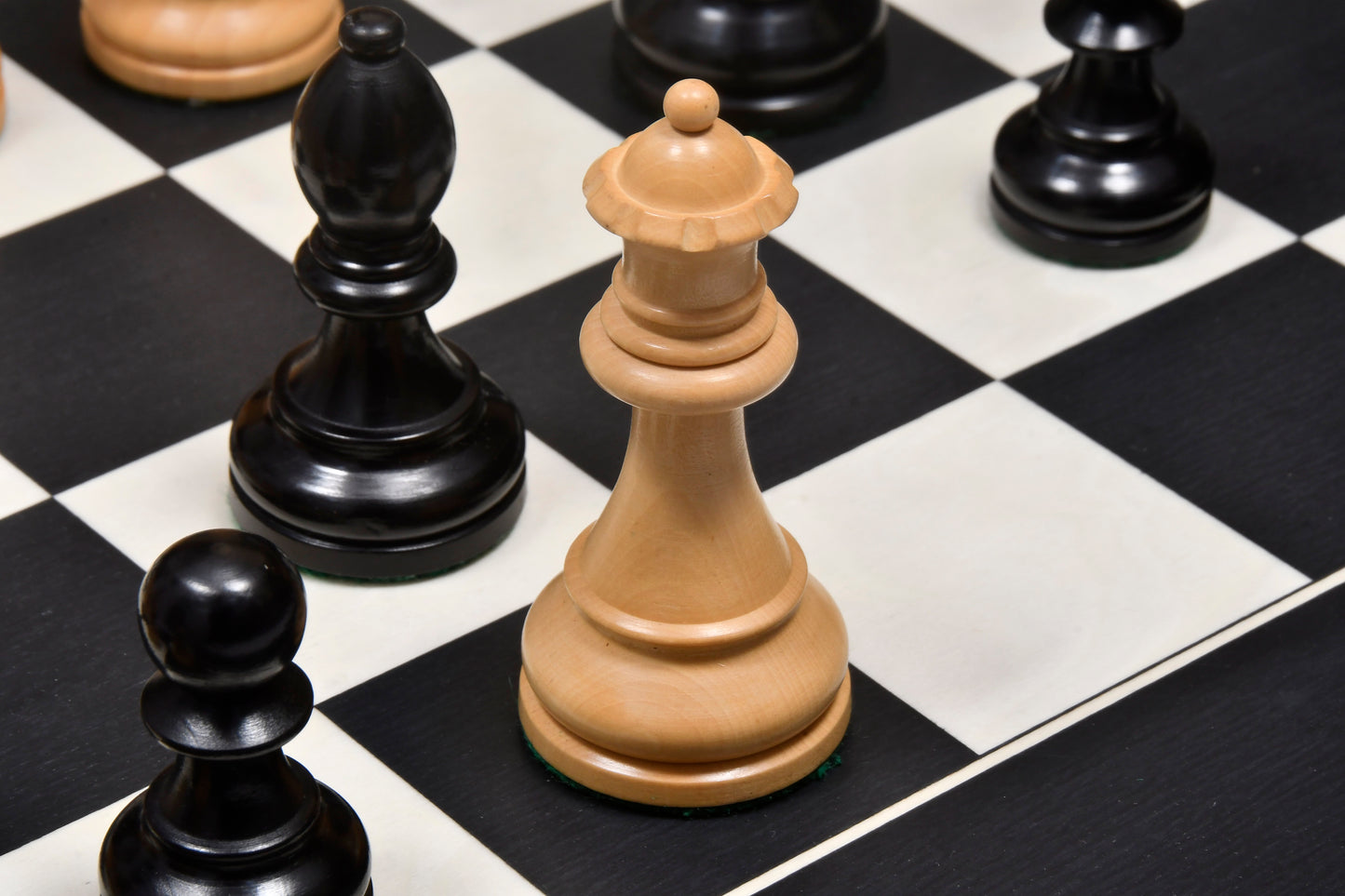 The American Staunton Series Weighted Tournament Chess Pieces in Ebonized Boxwood & Boxwood - 4.1" King