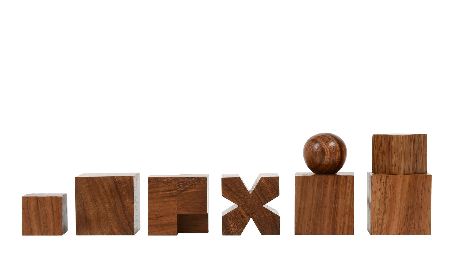 Reproduced 1924 Bauhaus Geometrical Abstract Chessmen in Sheesham and Boxwood - 1.9" King