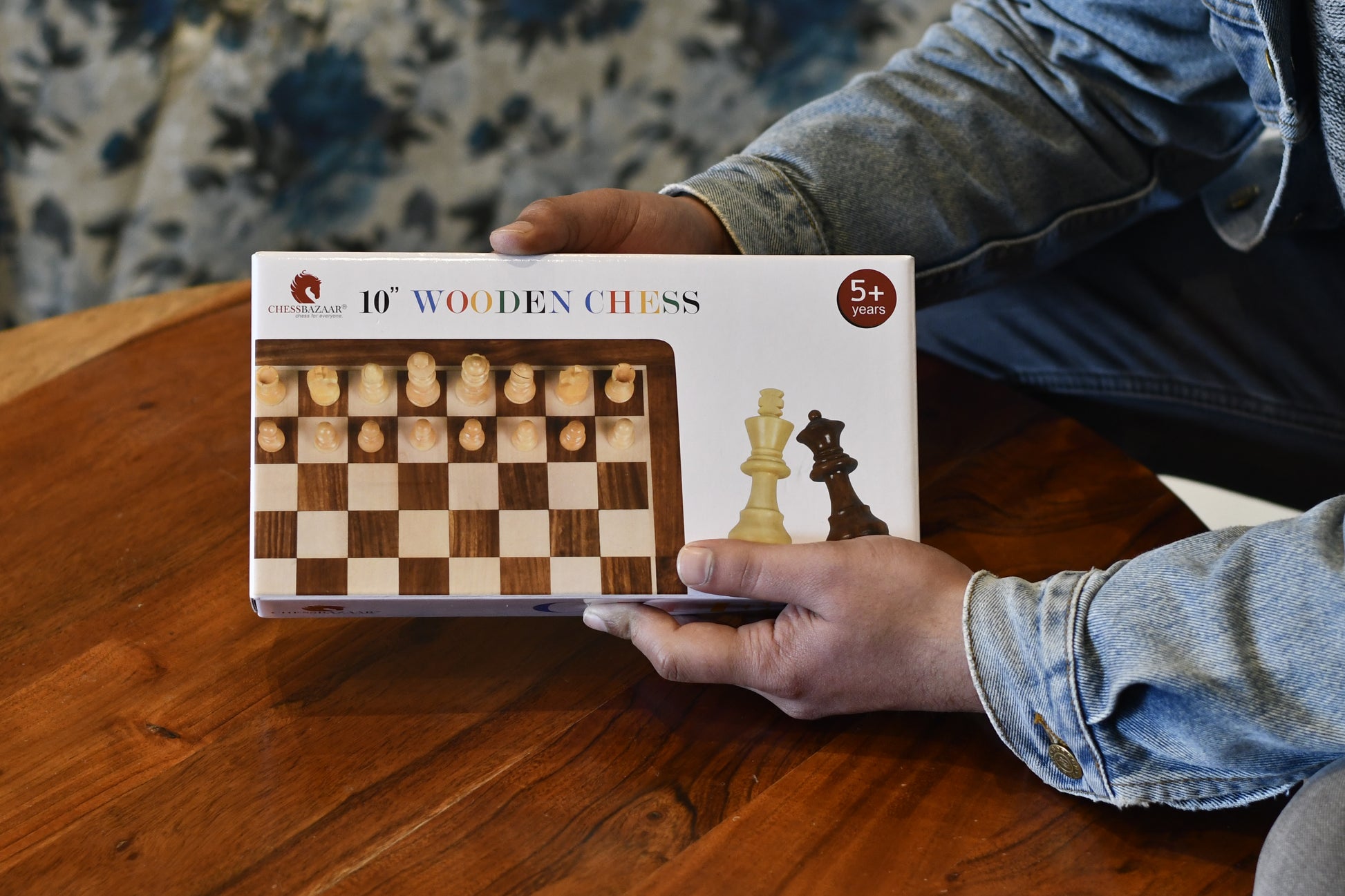 10 " portable & foldable magnetic travel chess set in Sheesham & Maple