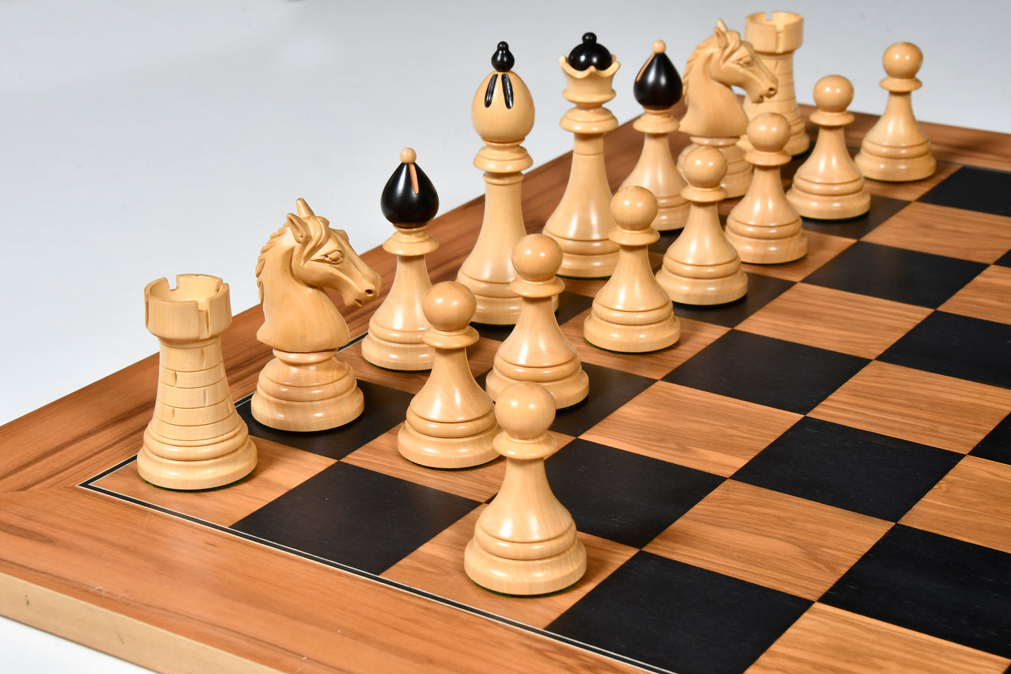 The 1951-1954 "Česká klubovka" FIDE Tournament Czech Reproduction Chessmen in Ebony wood & Boxwood - 4.0" King