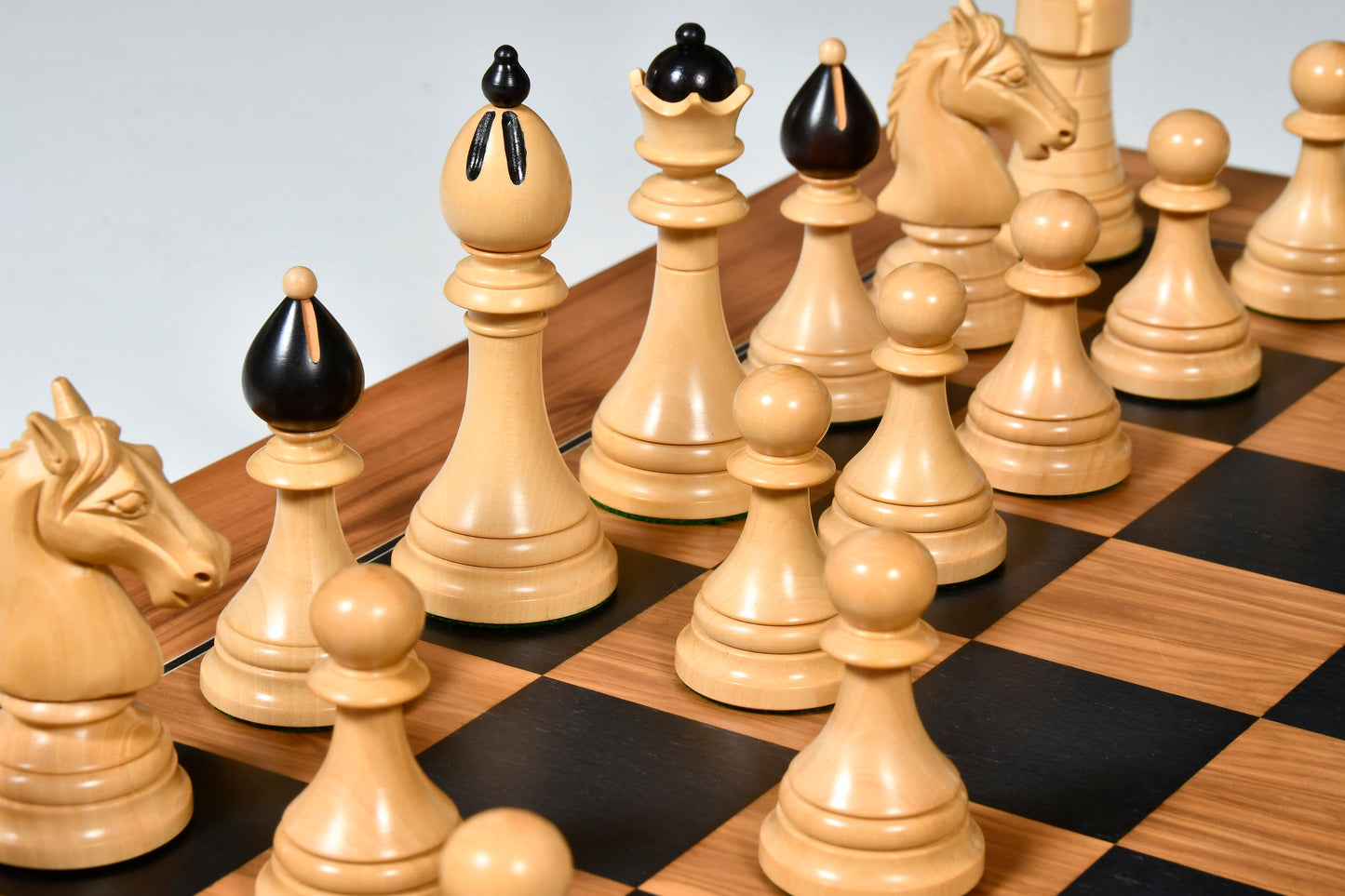 The 1951-1954 "Česká klubovka" FIDE Tournament Czech Reproduction Chessmen in Ebony wood & Boxwood - 4.0" King