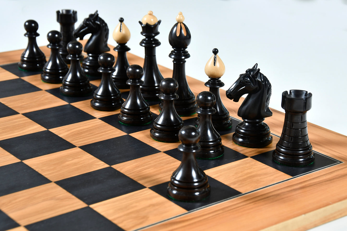 The 1951-1954 "Česká klubovka" FIDE Tournament Czech Reproduction Chessmen in Ebony wood & Boxwood - 4.0" King