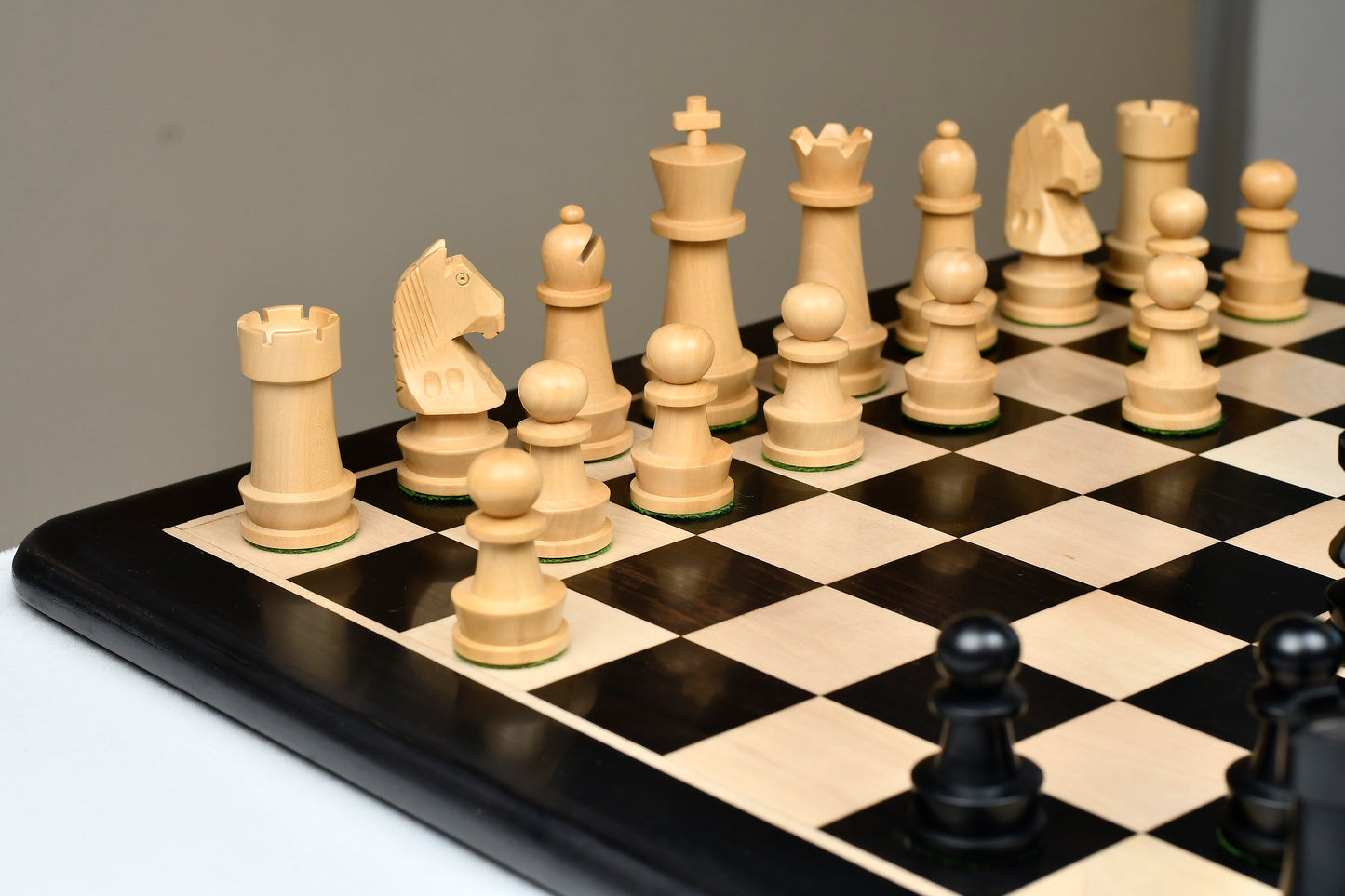 The Championship Series Staunton Chess Pieces in Ebonized Boxwood & Natural Boxwood - 3.75" King