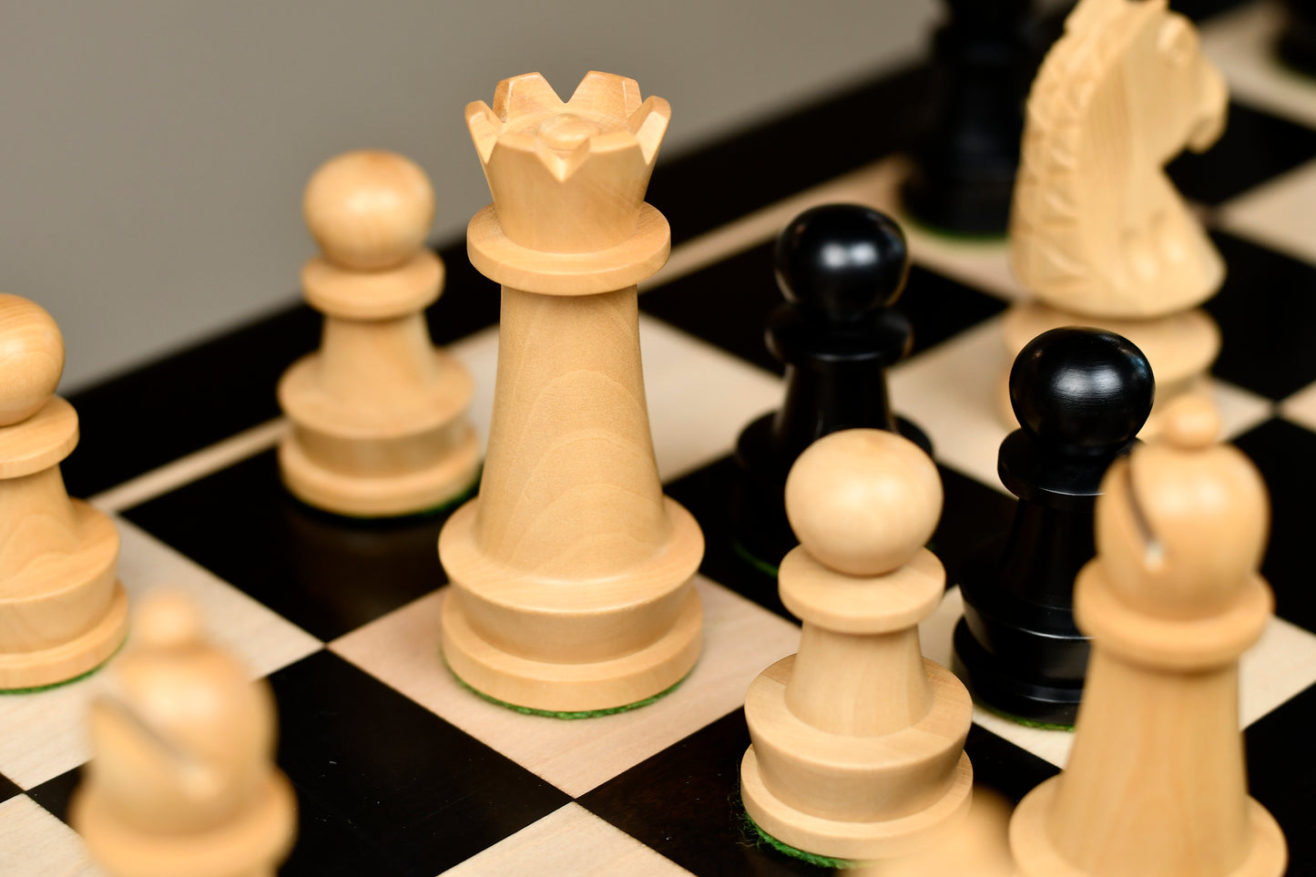 The Championship Series Staunton Chess Pieces in Ebonized Boxwood & Natural Boxwood - 3.75" King