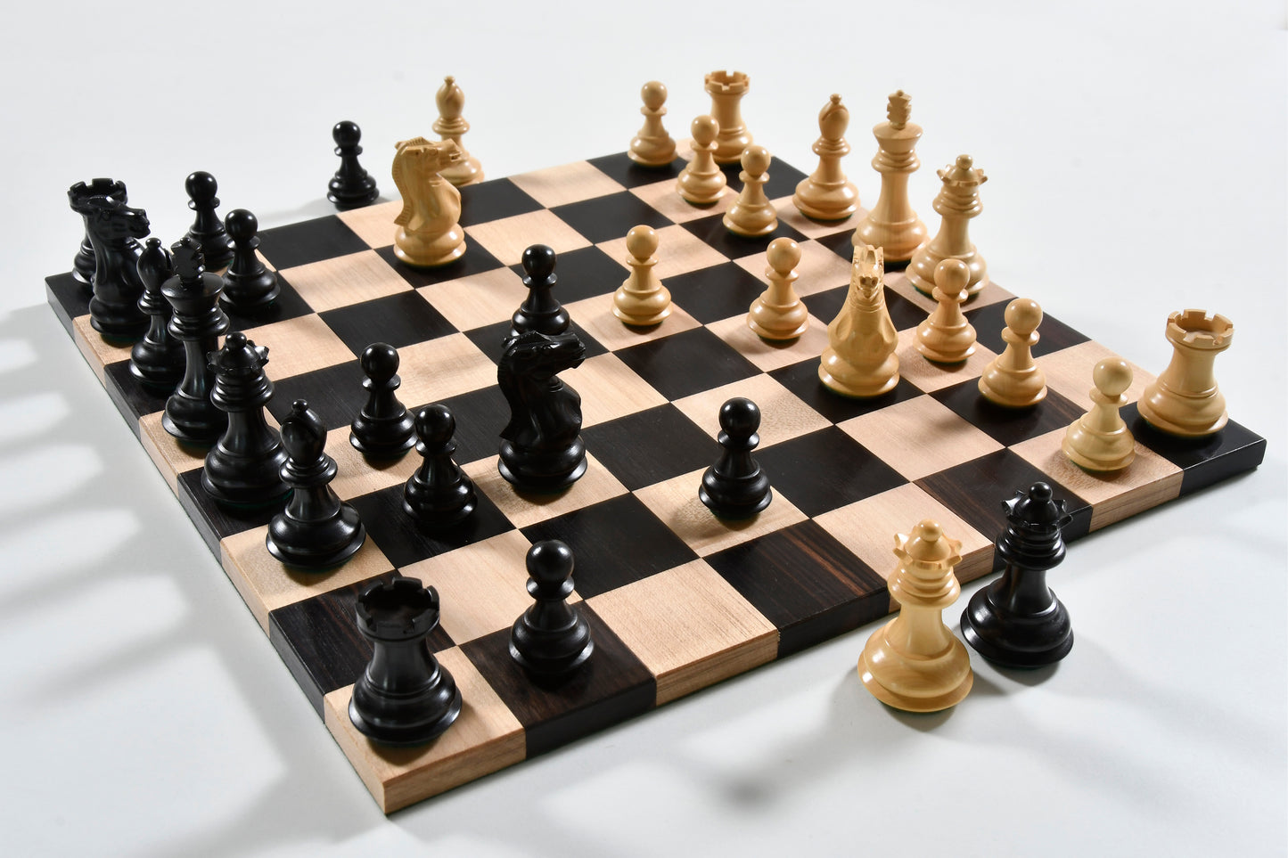 The Collector Series Hand carved Staunton Chess Pieces in Ebonized Boxwood & Natural Boxwood - 2.6" King