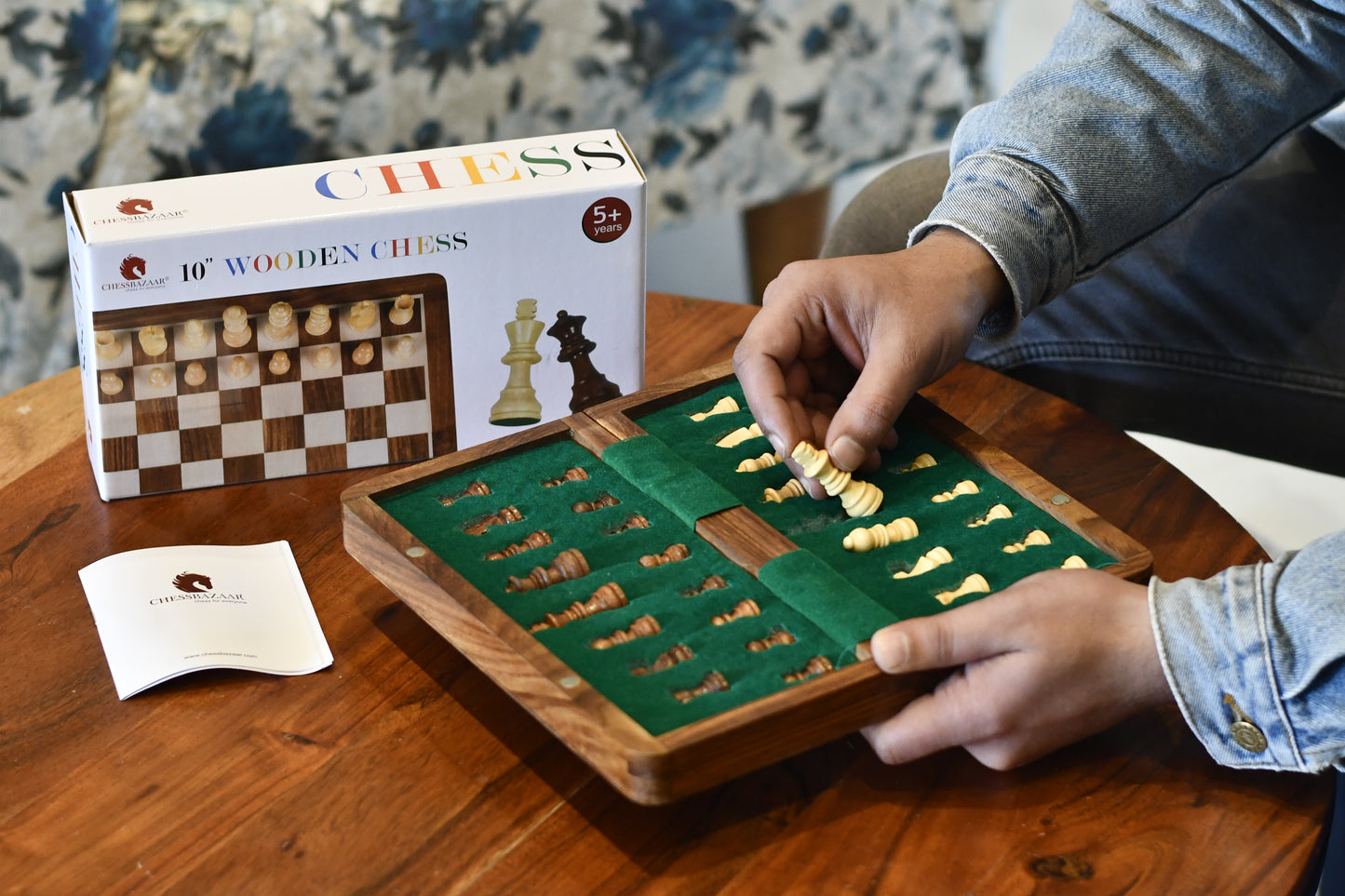 10" foldable magnetic chess set with storage space