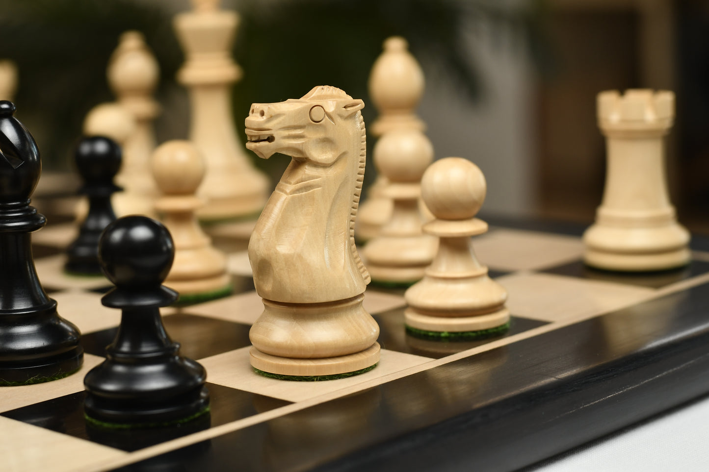The CB Grandmaster Staunton Series Chess Pieces - 3.75" King in Ebonized Boxwood & Natural Boxwood
