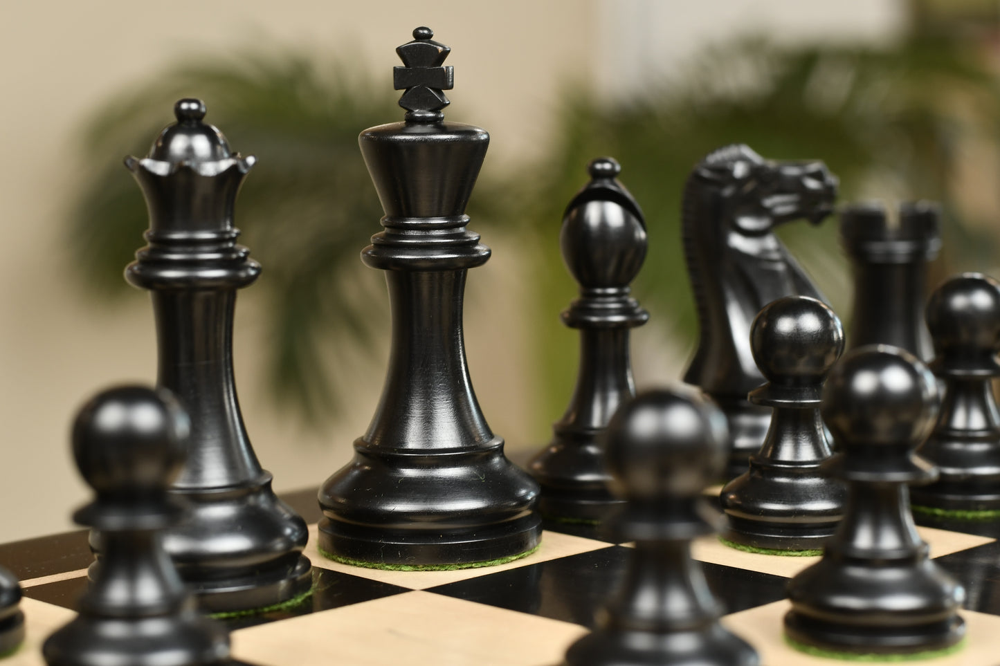 The CB Grandmaster Staunton Series Chess Pieces - 3.75" King in Ebonized Boxwood & Natural Boxwood