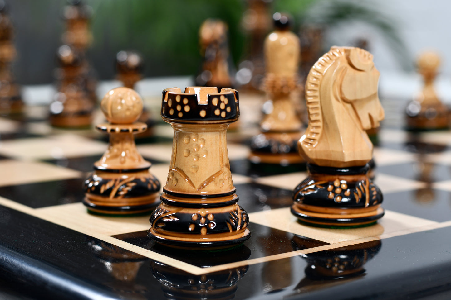 1950 Reproduced Dubrovnik Bobby Fischer Chessmen Version 3.0 in Lacquer Finished Burnt & Natural Box Wood - 3.7" King