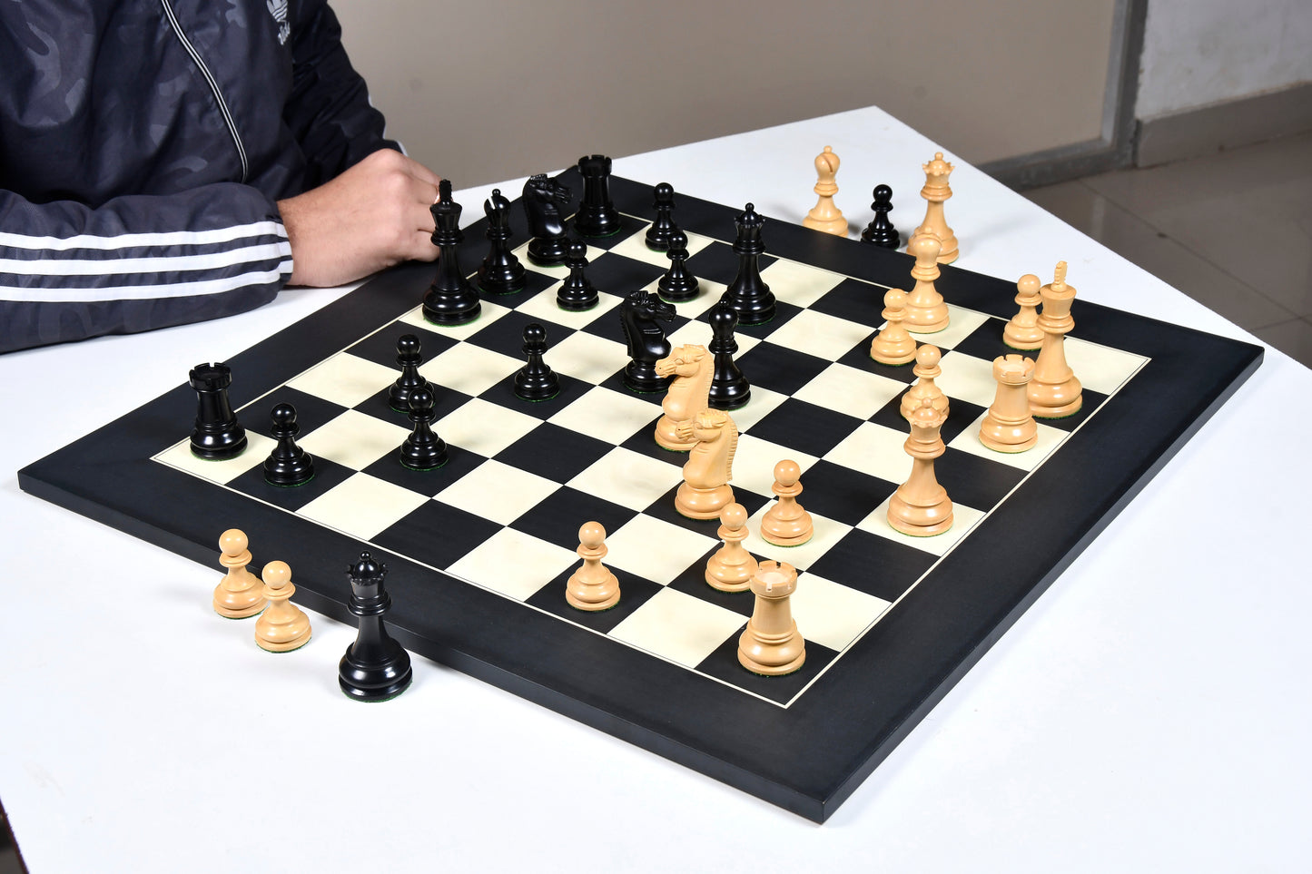 The British Chess Company (BCC) Reproduced Staunton Double Collared Chess Pieces in Ebony & Box Wood - 4.2" King