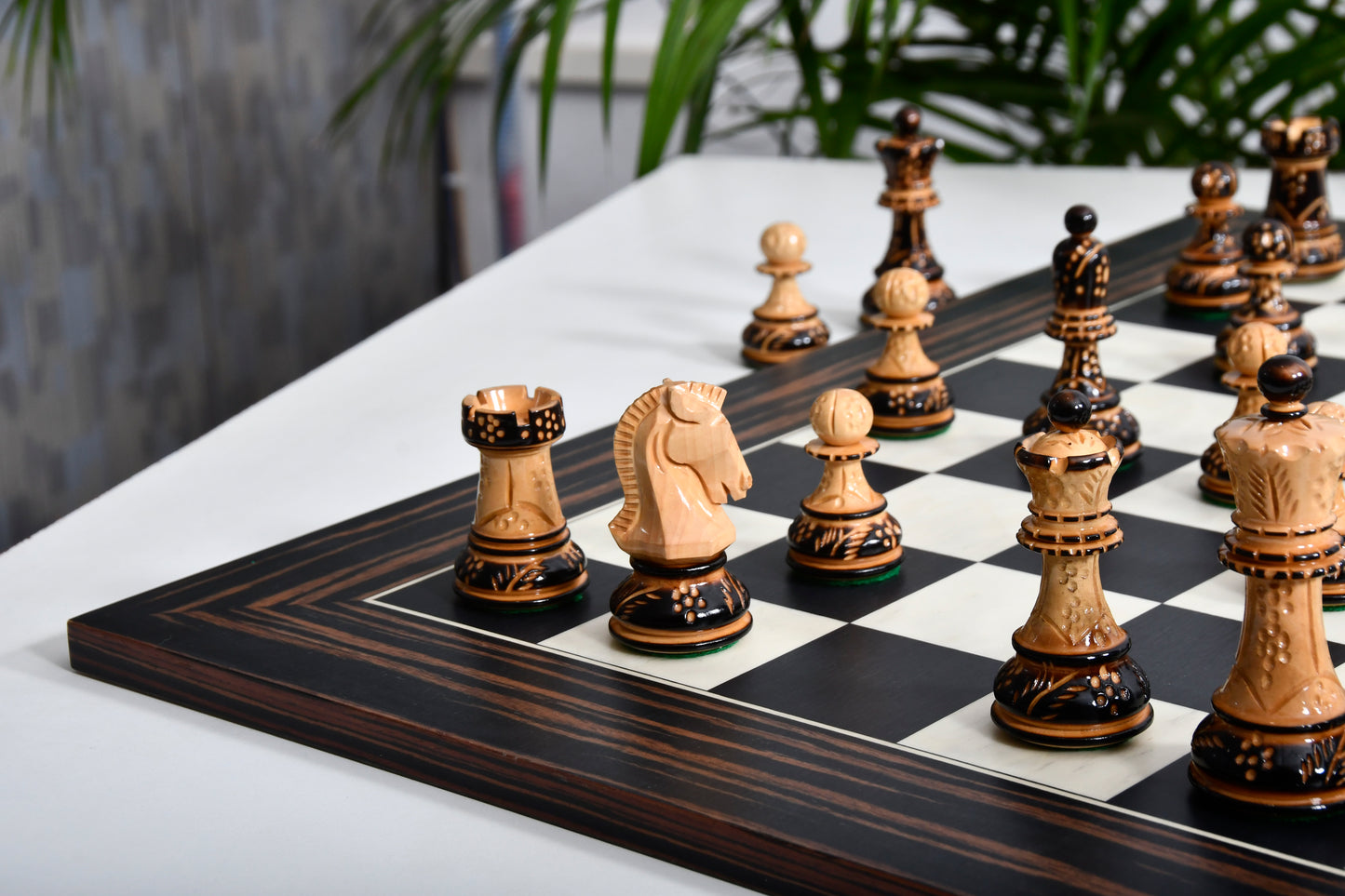 Combo 1950 Dubrovnik Bobby Fischer Chessmen Version 3.0 – Lacquered Box Wood Chess Set with 3.7" King & Board