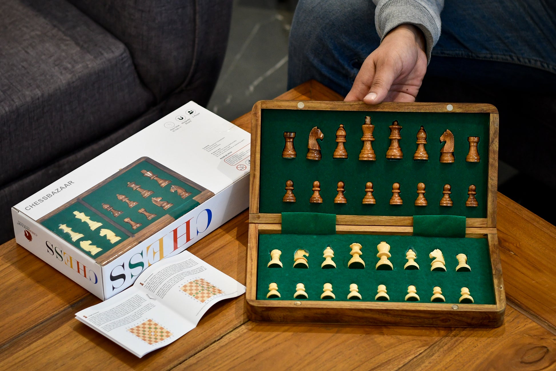 Unboxing foldable travel chess set of chessbazaar