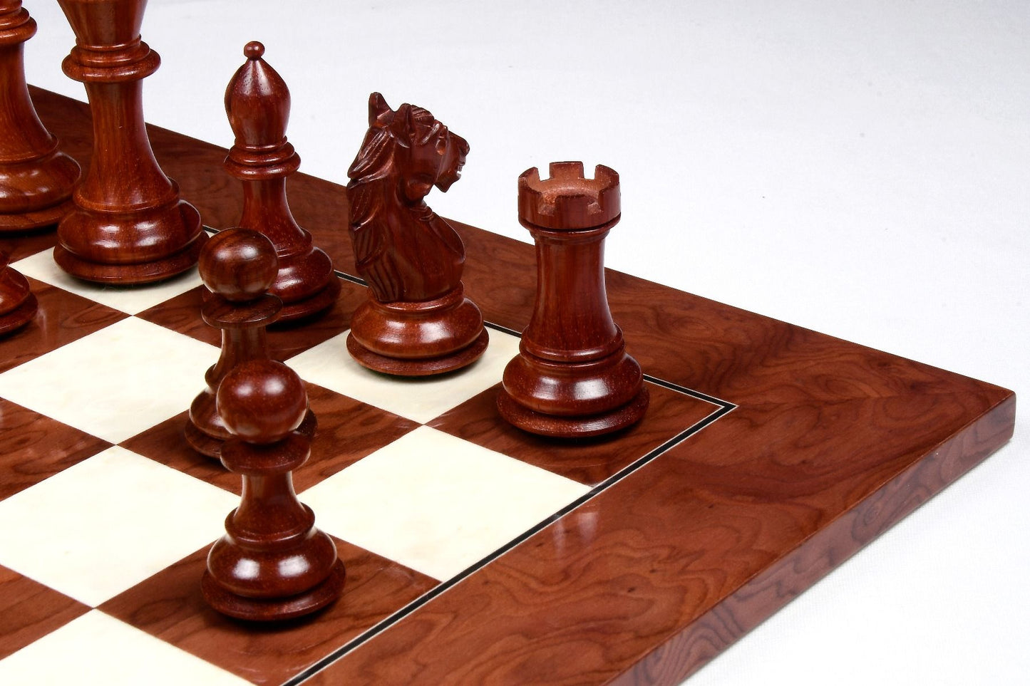 Alban Series Chess Pieces in Bud Rosewood/Boxwood - 4.0" King with Board