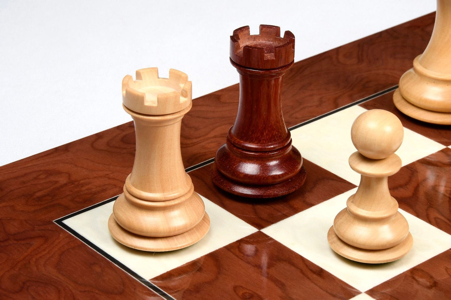 Alban Series Chess Pieces in Bud Rosewood/Boxwood - 4.0" King with Board