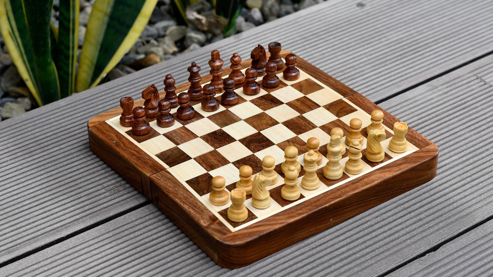 Travel Series Folding Magnetic Lacquer Chess Set Sheesham & Maple - 7